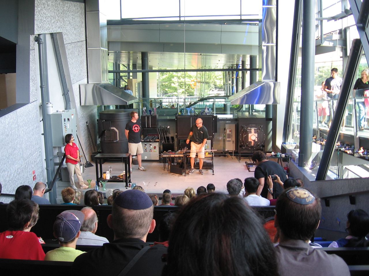 https://d3r8gwkgo0io6y.cloudfront.net/upload/corning-glass-museum (1).jpg